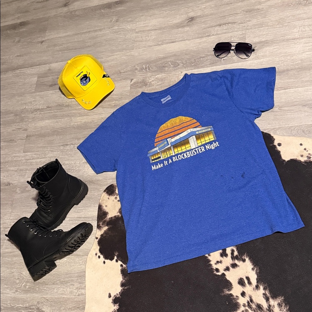 💙Blockbuster TeeShirt•Make It A Blockbuster Night•Size:Large💙